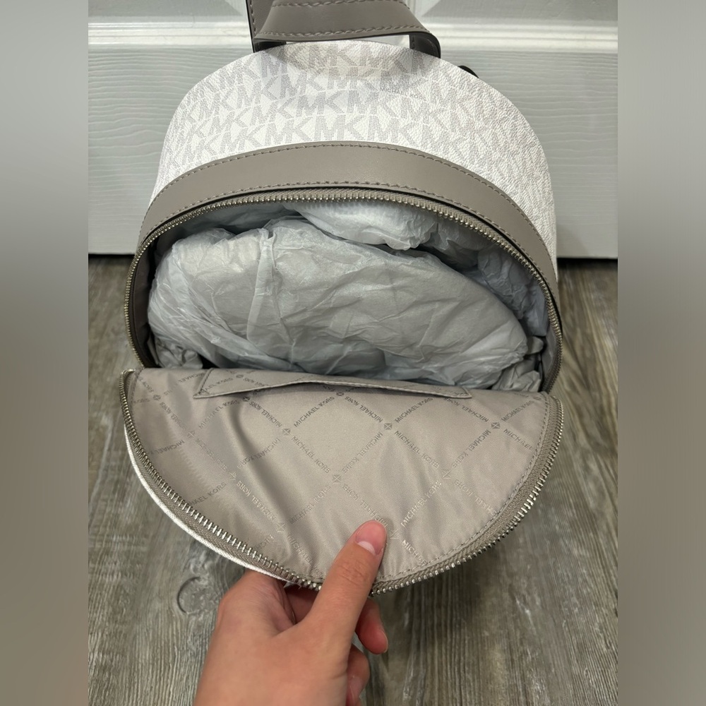 Michael Kors NWT! White and Gray Logo Backpack - Picture 6 of 7